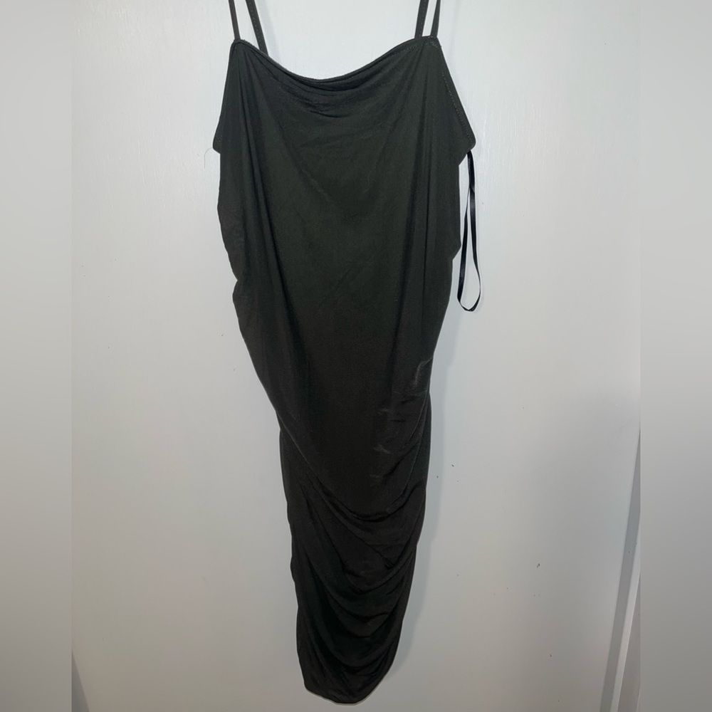 Dark green ruched midi dress NEW WITH TAGS. size large
